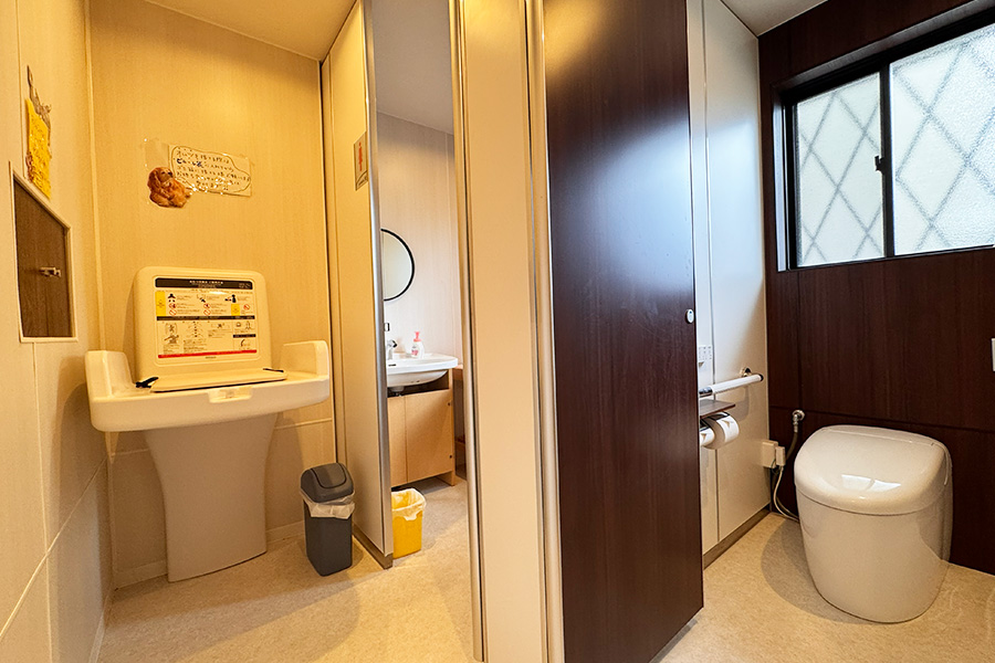 トイレ・おむつ交換台